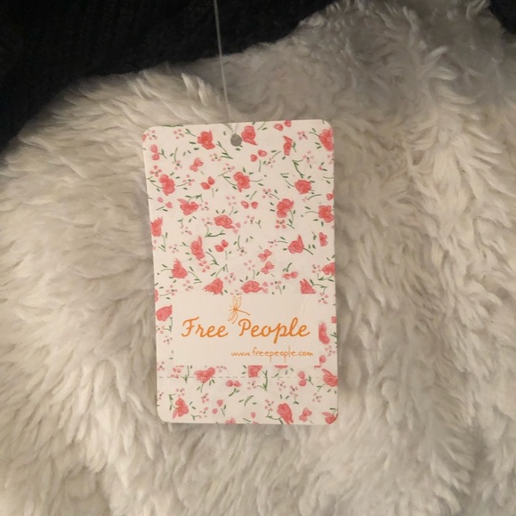 Free People off-the-shoulders black long sleeve sweater size L - Picture 9 of 10